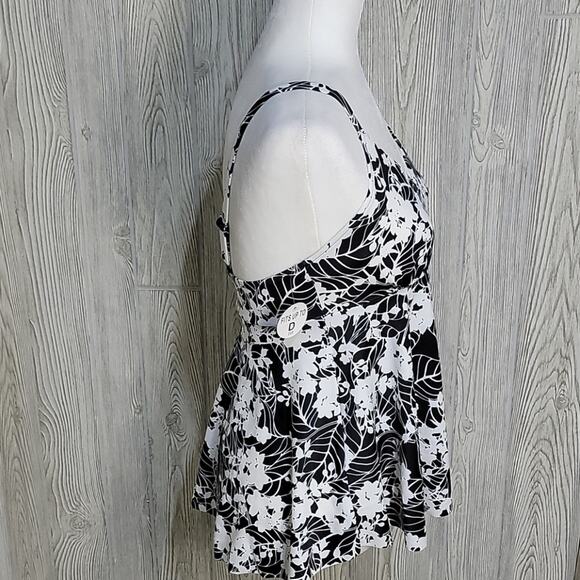 Upstream Floral Tankini Swim Top Underwire Womens Size 6 NEW - Picture 3 of 9